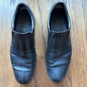 Cole Haan men’s size 10 leather dress shoe.
